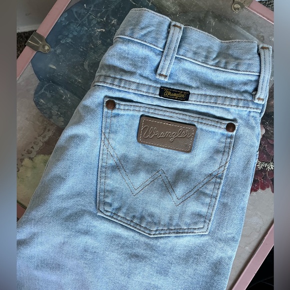 Wrangler denim shorts women’s size 32 - Picture 1 of 6